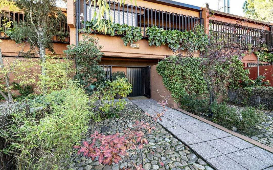 Adosado con piscina en ARAVACA